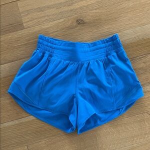 lululemon hotty hot shorts poolside blue 4